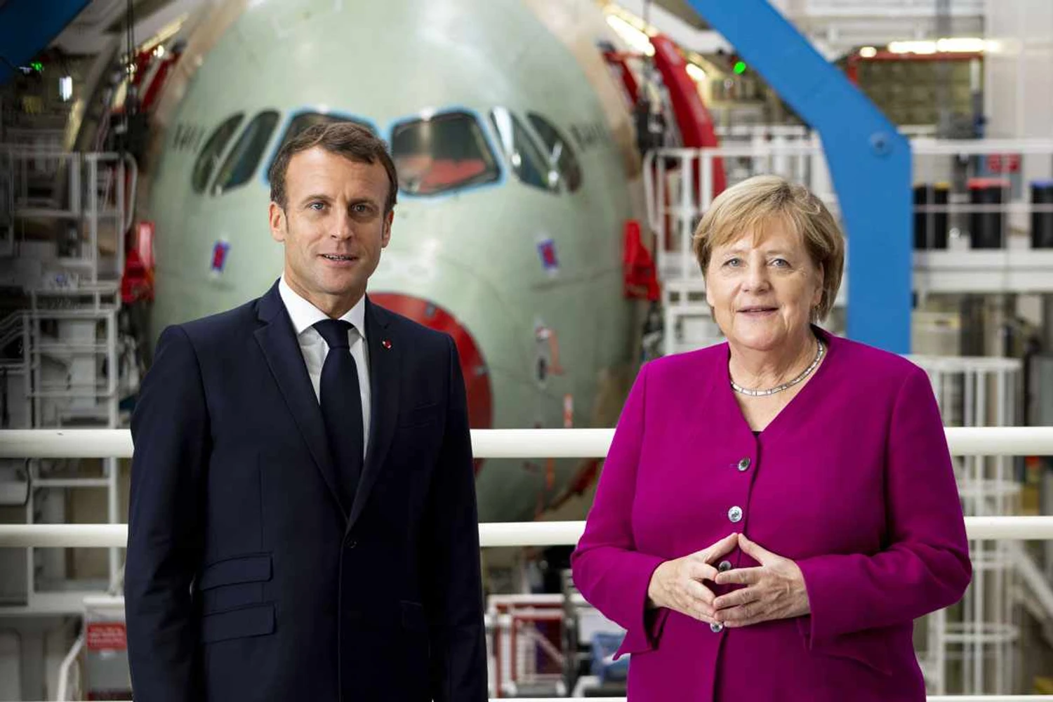 O presidente da França Emmanuel Macron e a chanceler alemã Angela Merkel: Airbus deve pedir ajuda dos governos europeus (Airbus)