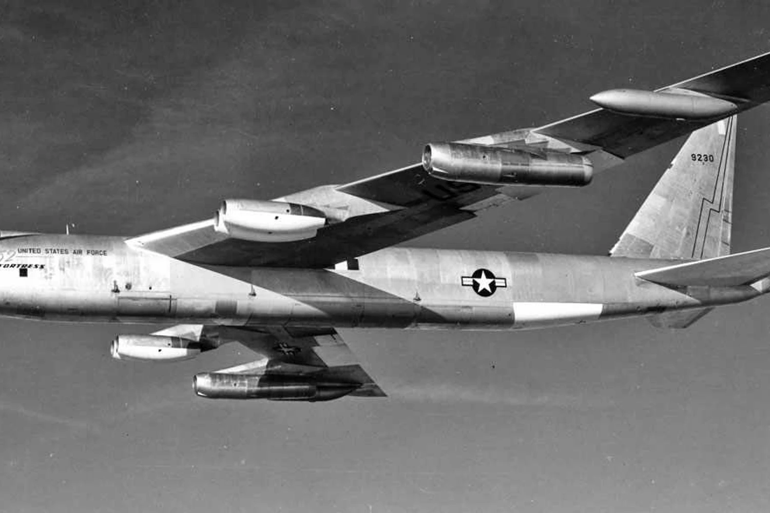 The XB-52 equipped with a J75 turbojet with afterburner: first attempt to improve bomber performance (USAF)