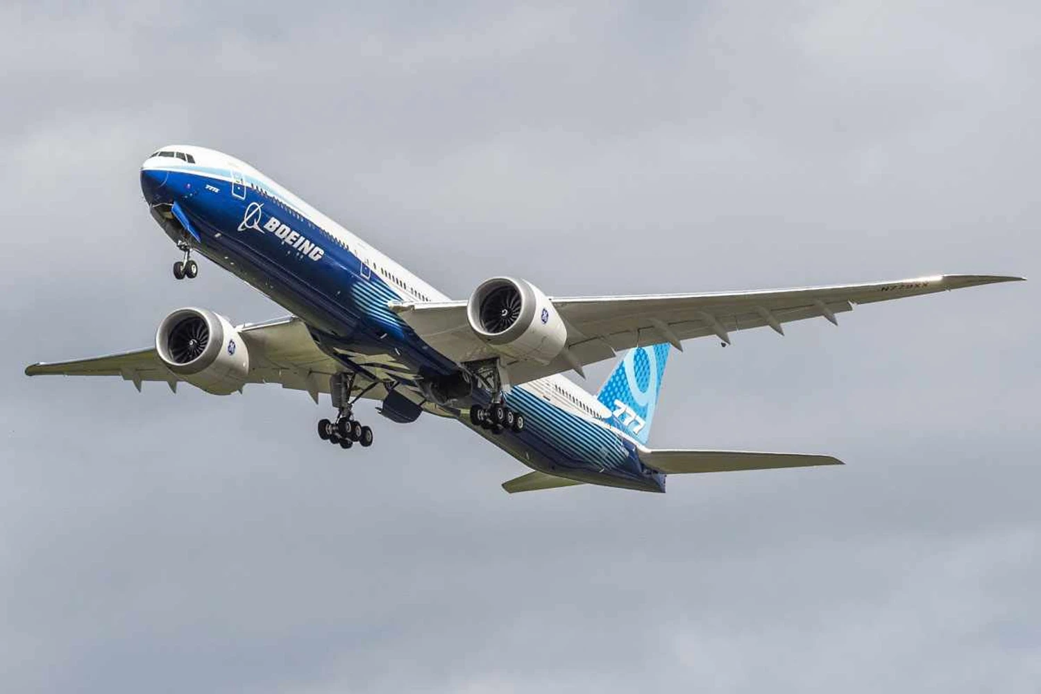 Boeing 777-9 volta a voar após quase três meses