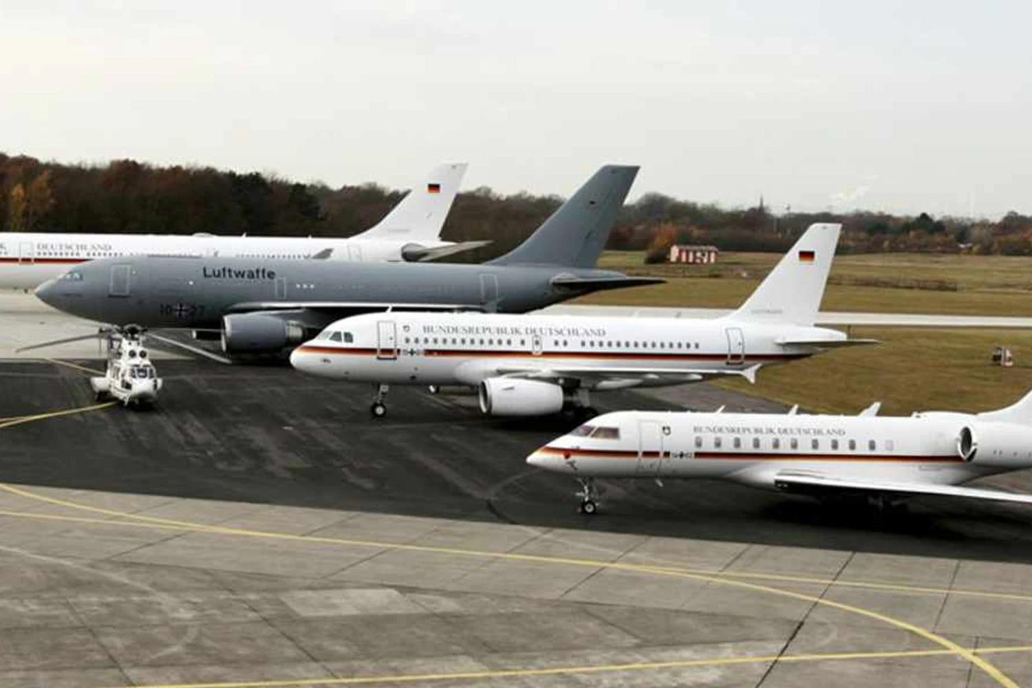Frota enxuta, mas eficiente: modelo A310 - em cinza - já foi retirado de serviço (Luftwaffe)