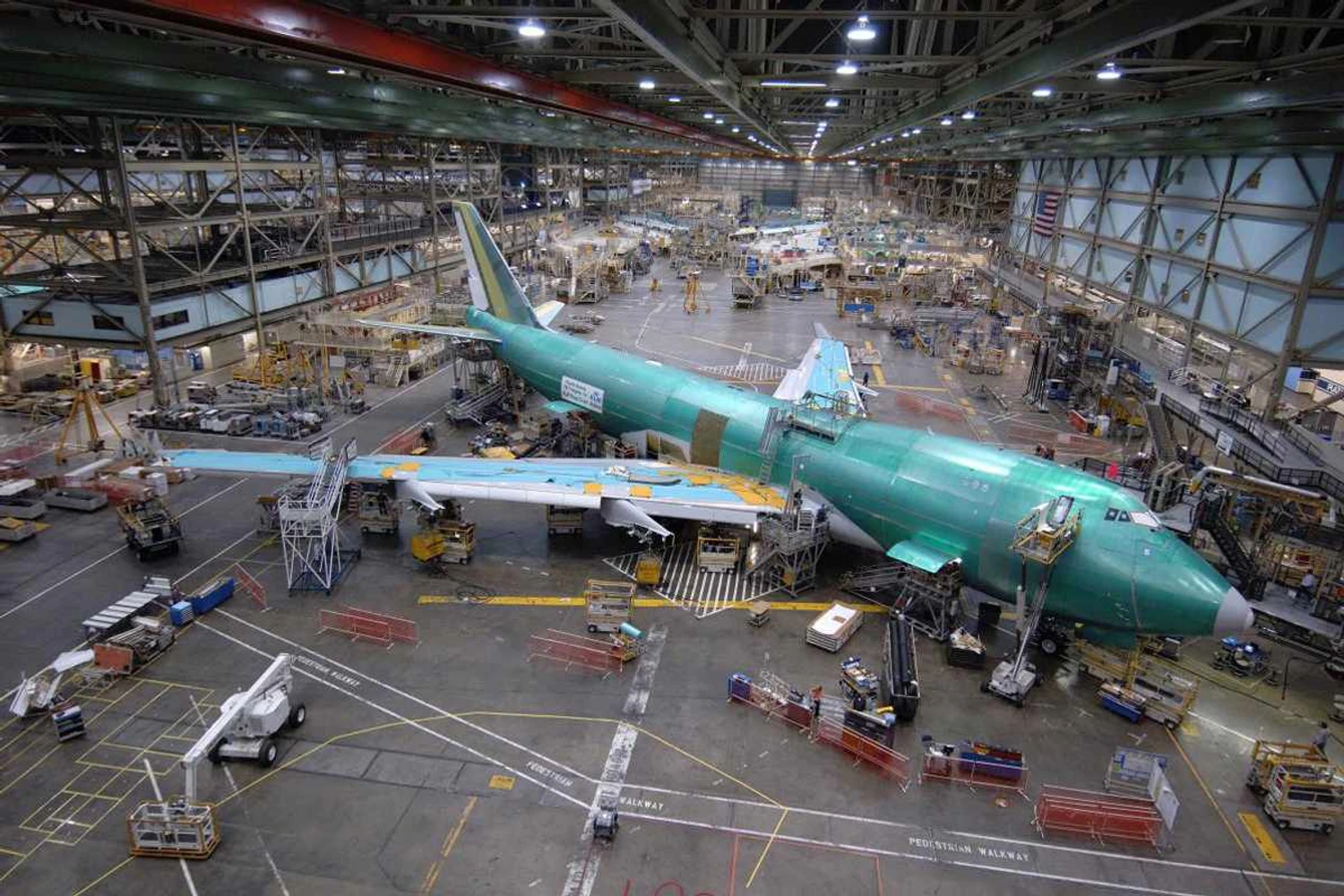 Maior edifício do mundo: fábrica da Boeing em Everett foi erguida para abrigar a produção do 747 (Boeing)