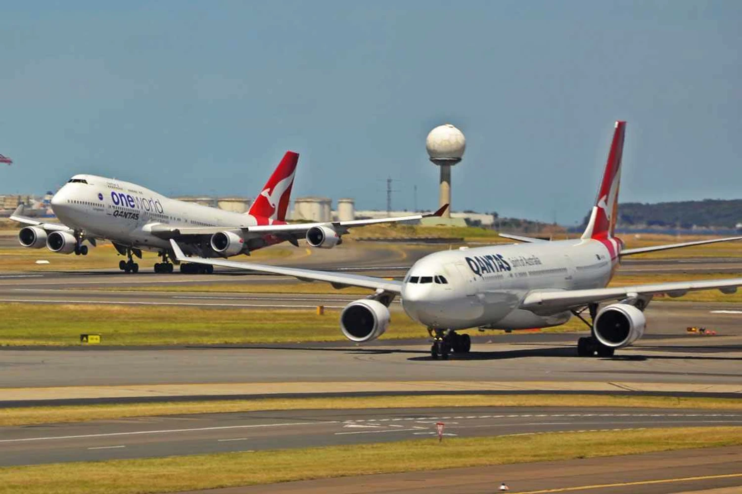 A Qantas encerrou as operação com seus 747-400 seis meses antes do previsto e utilizará o 787 e o A330 (foto) nas rotas de longa distância (Simon Sees)