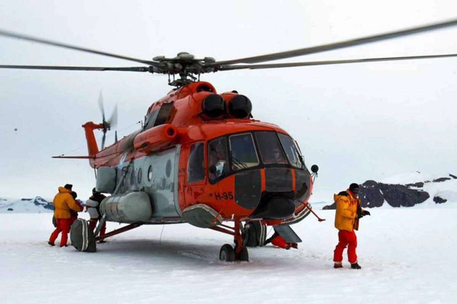 A Rússia tem uma longa tradição na produção de helicópteros para regiões polares e exporta essa tecnologia; na imagem um Mi-17AMT da força aérea da Argentina (FAA)