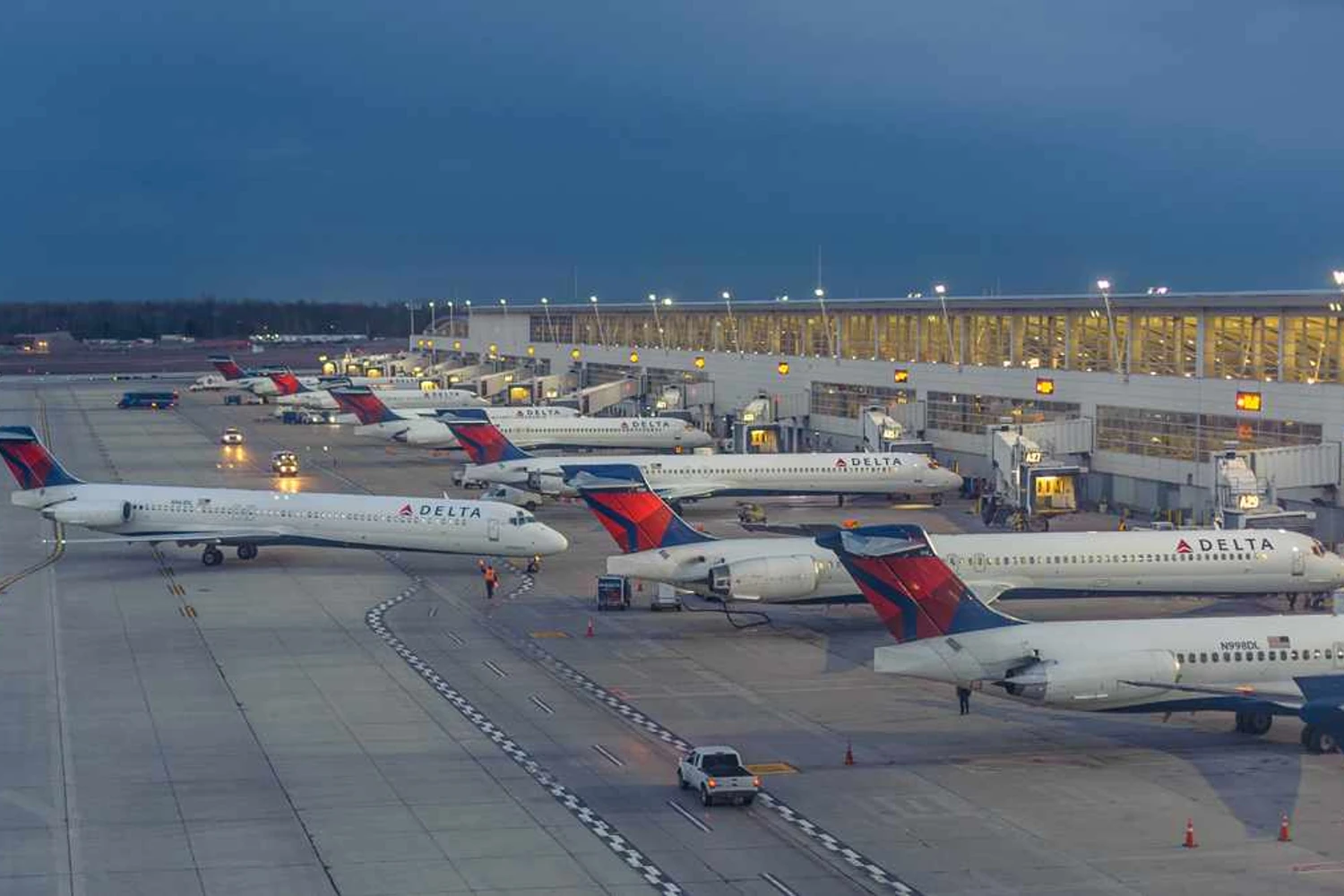 Até pouco tempo, os MD-80 eram figuras frequentes e numerosas nos aeroportos dos EUA (ruifo)