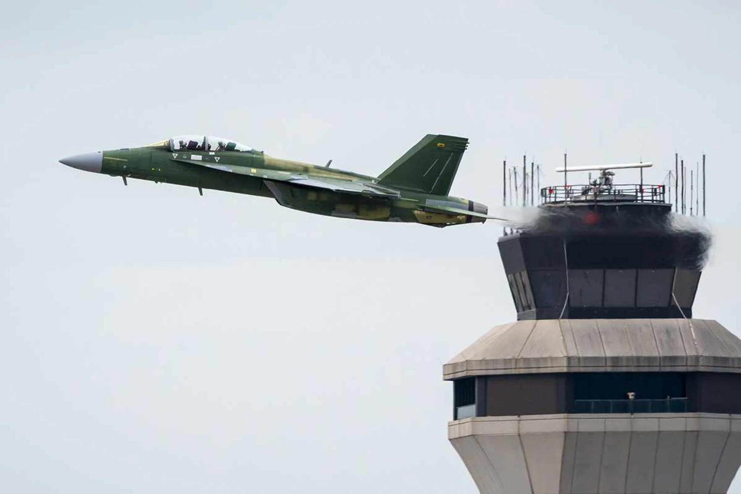 Marinha dos EUA recebe os primeiros caças Boeing F/A-18 Super Hornet “Block III”