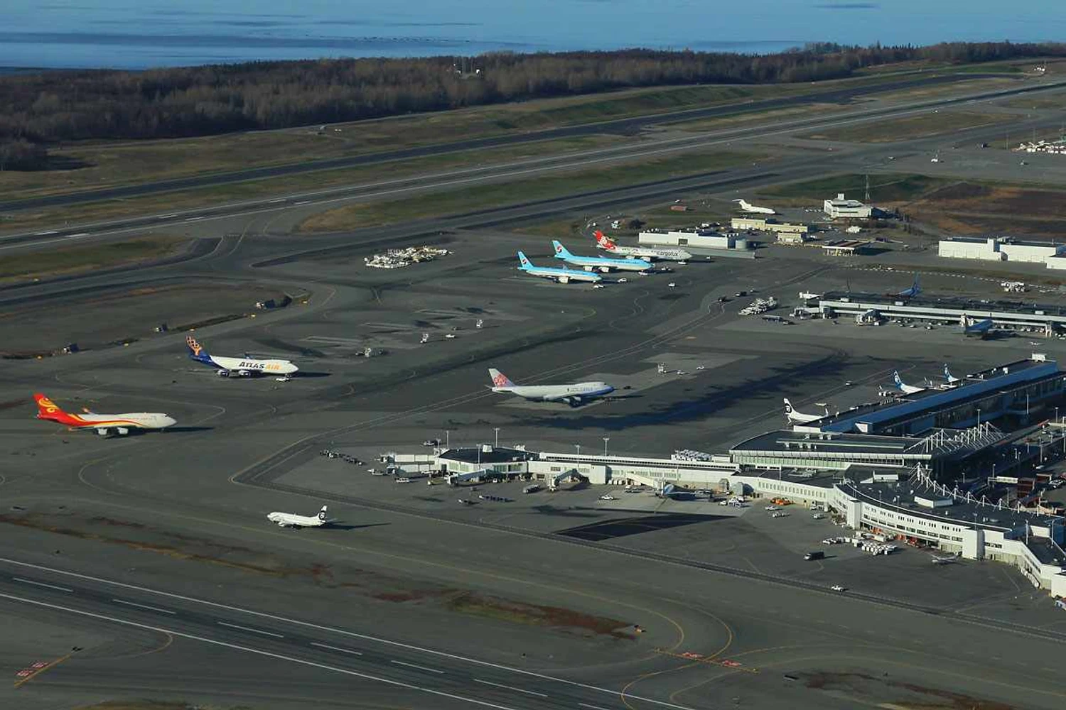 O aeroporto de Anchorage, no Alasca: pandemia dificultou voos para cidades menores (ANCAirport)