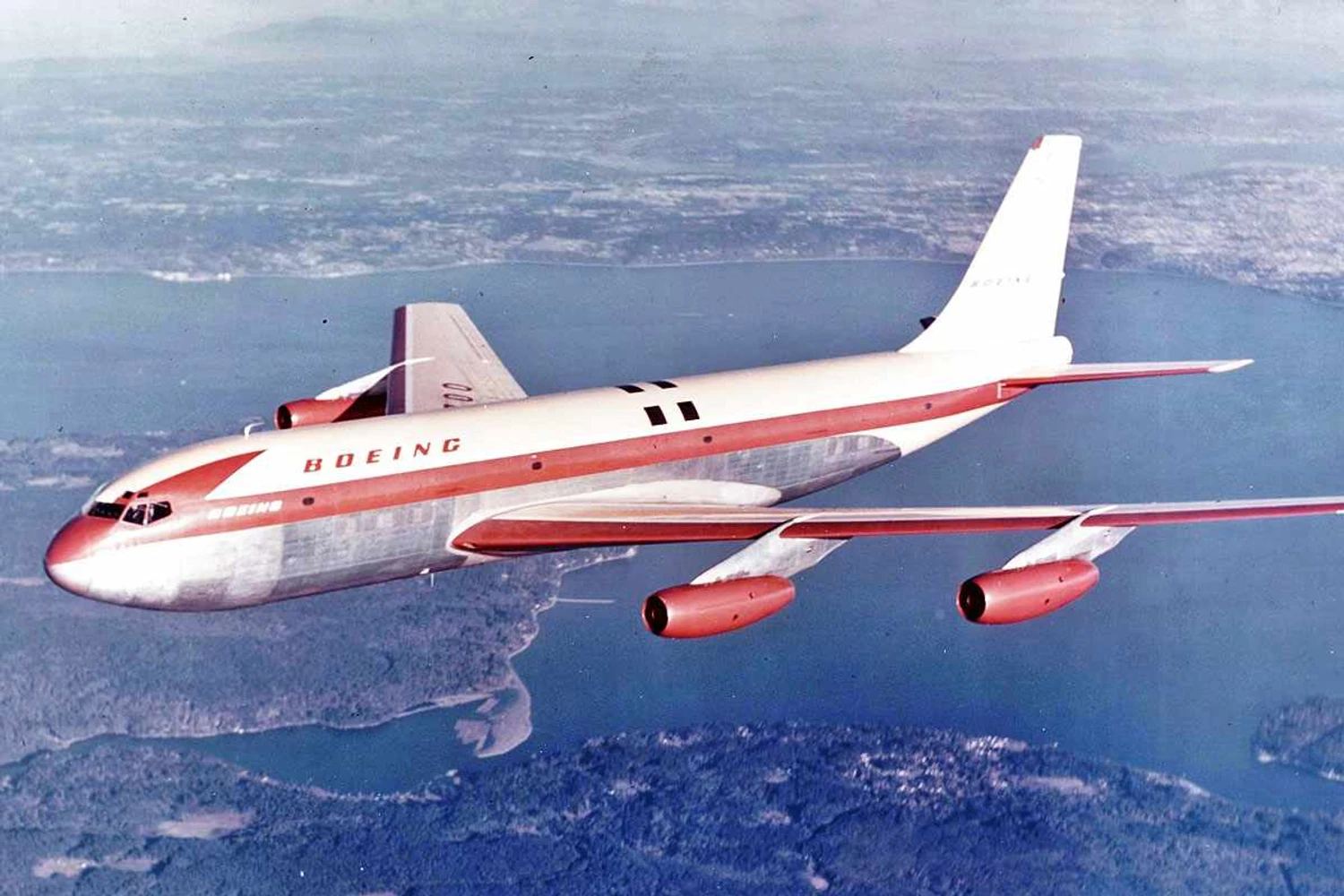 O Boeing 367-80, projeto que deu origem ao 707 e fez da fabricante a líder em jatos comerciais (Boeing)