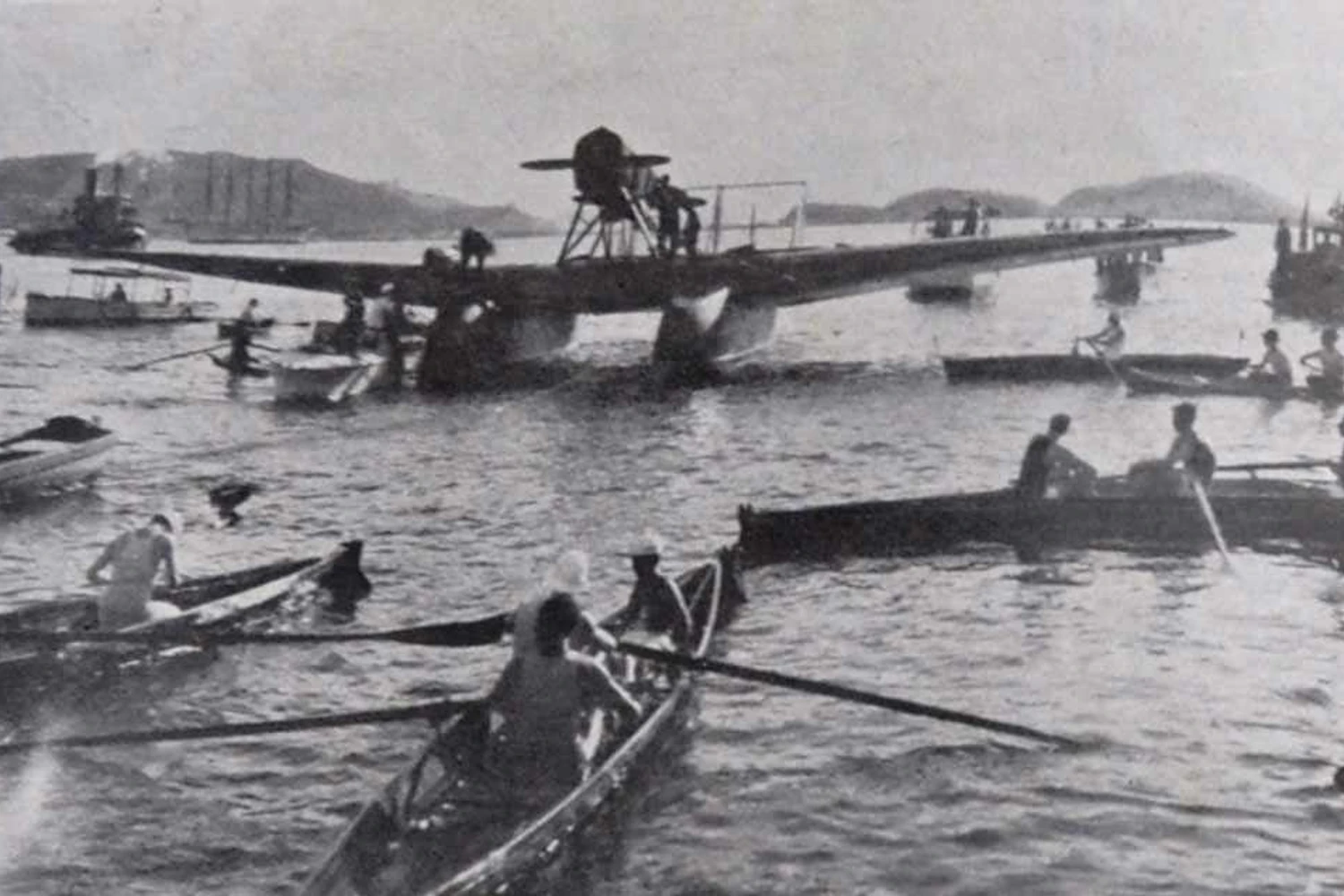 O hidroavião Jahu visitou a base de aviação naval de Santos nos anos 20
