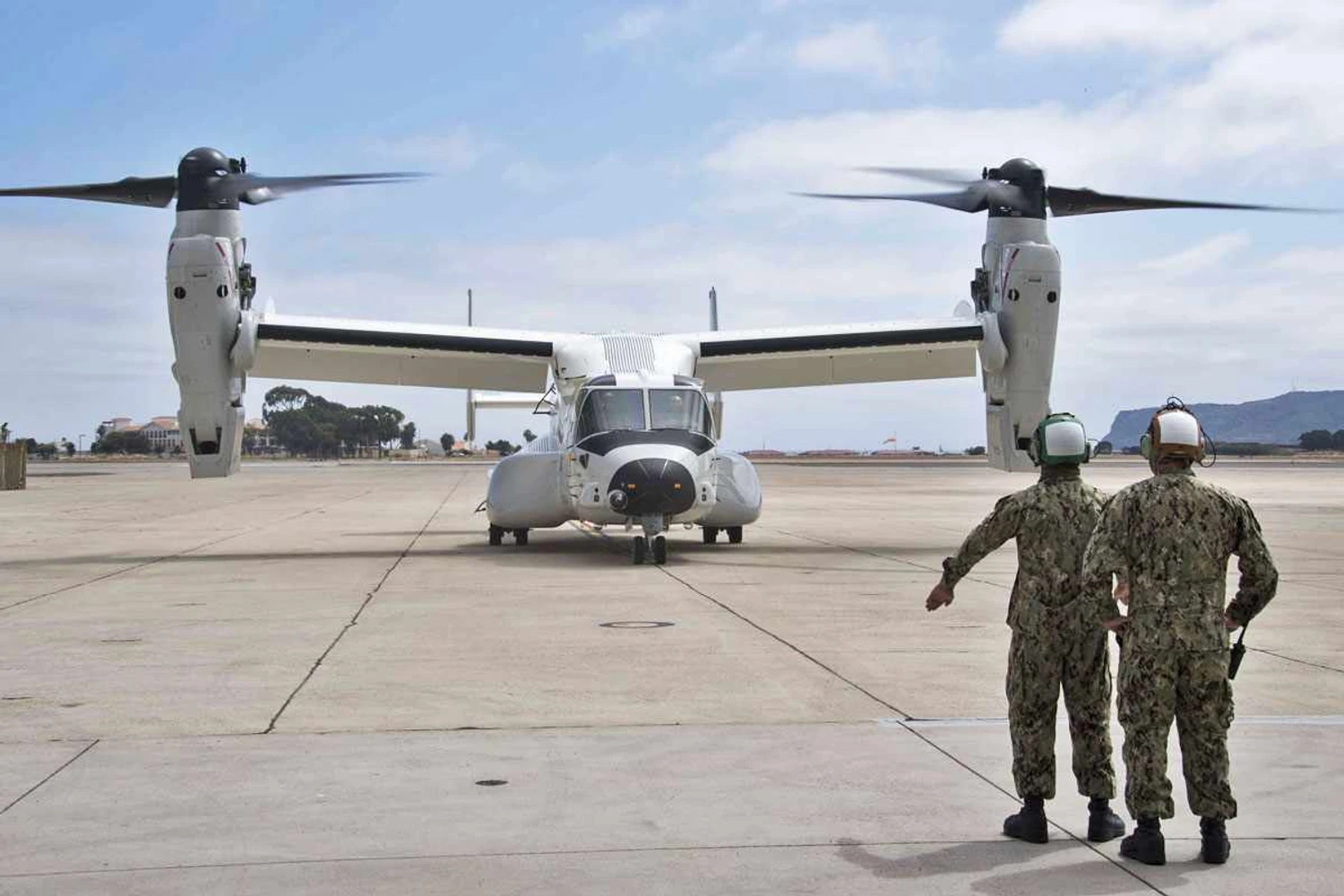 Marinha dos EUA recebe o primeiro Osprey destinado aos porta-aviões nucleares