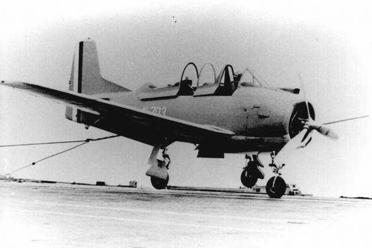 O T-28 Trojan foi o primeiro avião naval operado pela Marinha, que depois teve de cedê-los à FAB (Marinha do Brasil)