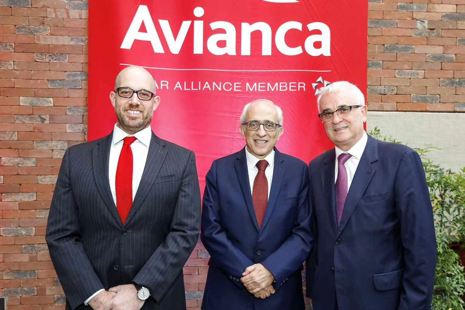 A ex-cúpula da Avianca Brasil, com José Efromovich ao centro: estrutura acionária confusa (Divulgação)