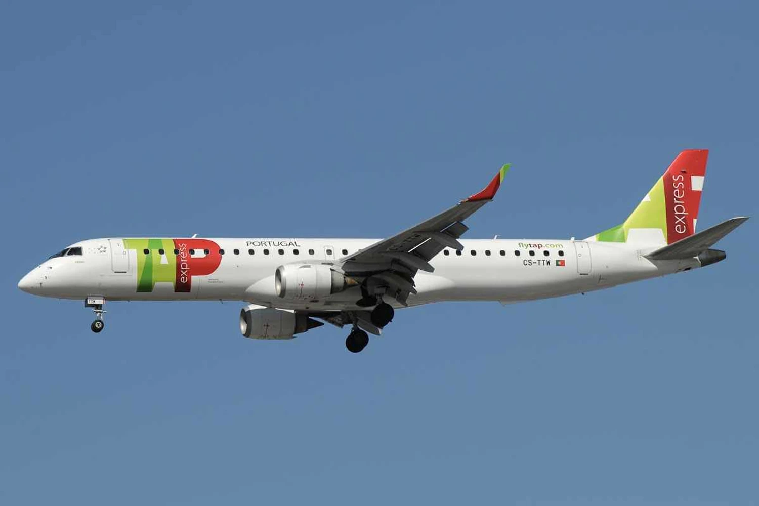 A TAP voa com alguns jatos da Embraer repassados pela Azul (Liam McManus)