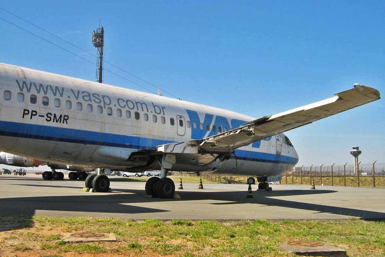 Boeing 737 da VASP em Viracopos: patrimônio da empresa se deteriorou enquanto briga na Justiça não se resolvia (CoelhoVoador.net)