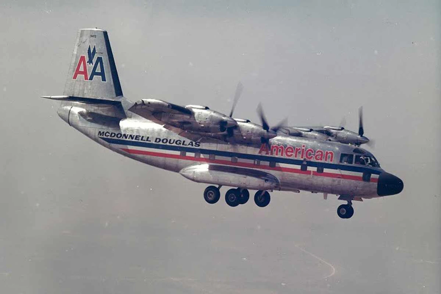Quando a American Airlines voou com o estranho avião que pousava em apenas 150 metros