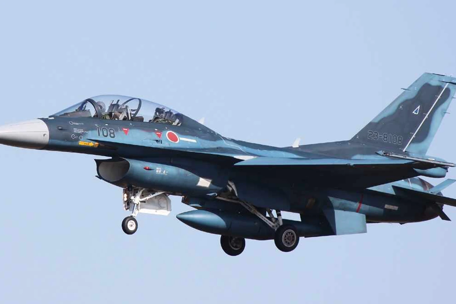 O Mitsubishi F-2 é a versão japonesa do caça F-16 da Lockheed Martin (Jerry Gunner/Wikimedia Commons)