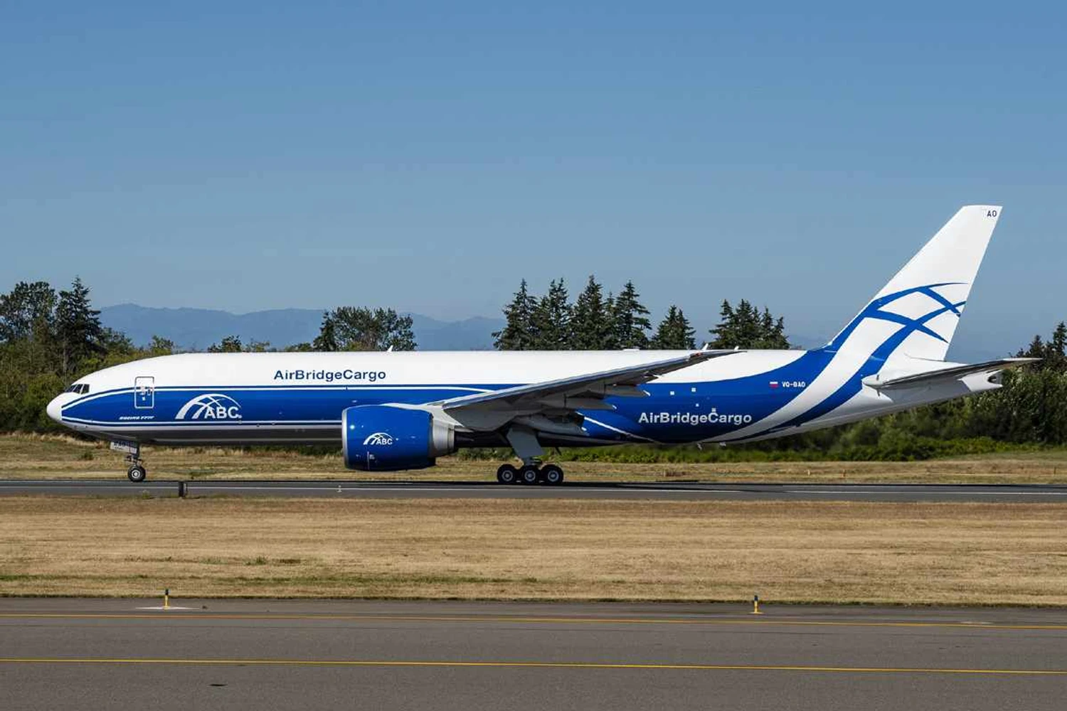 Após disputa legal, empresa russa Volga-Dnepr recebe primeiro Boeing 777F
