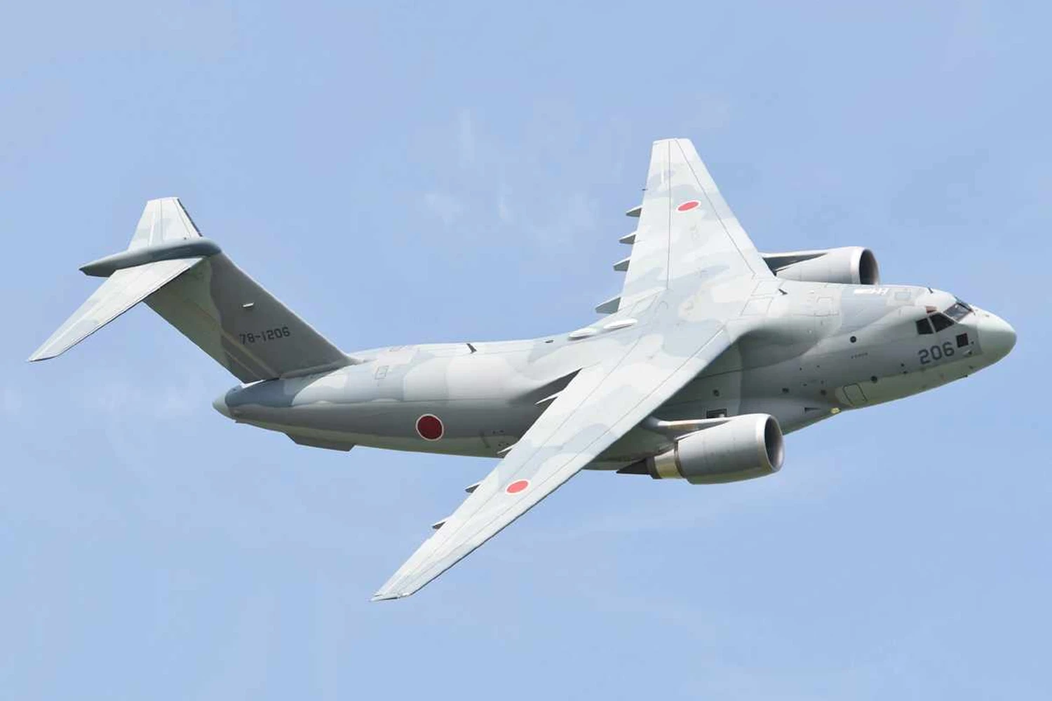Japão quer vender cargueiros Kawasaki C-2 aos Emirados Árabes Unidos
