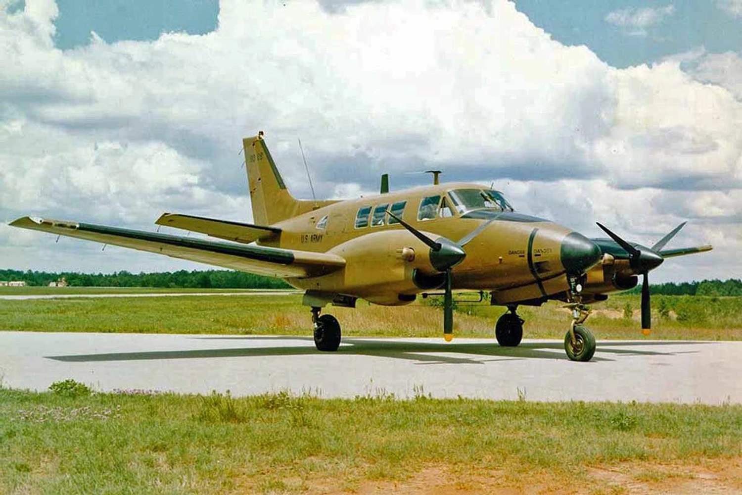 O primeiro cliente do King Air foi o Exército dos EUA (US Army)