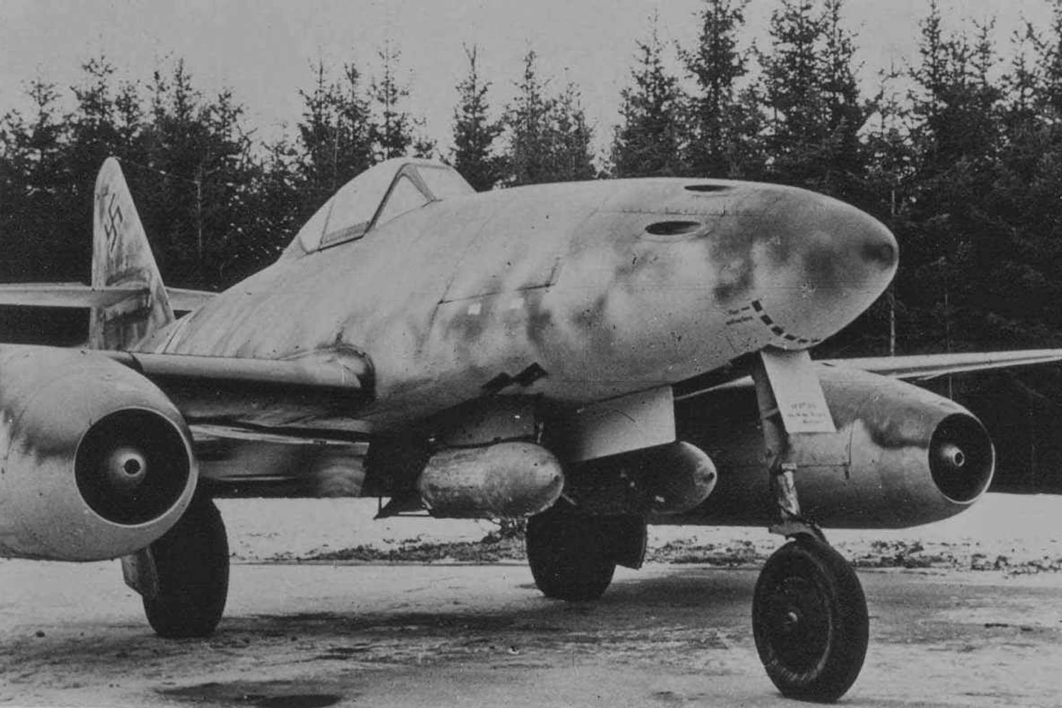 Por insistência de Hitler, o Me 262 foi usado como bombardeiro, missão na qual ele não era eficaz (Domínio Público)