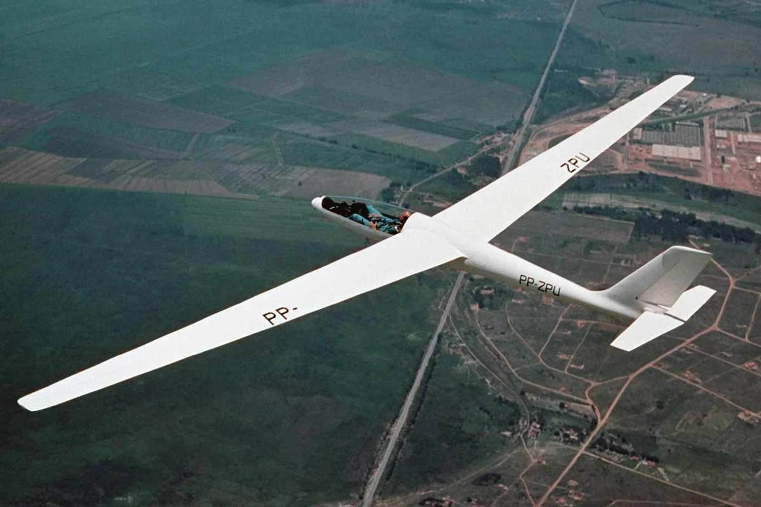 Primeira aeronave fabricada pela Embraer foi um planador