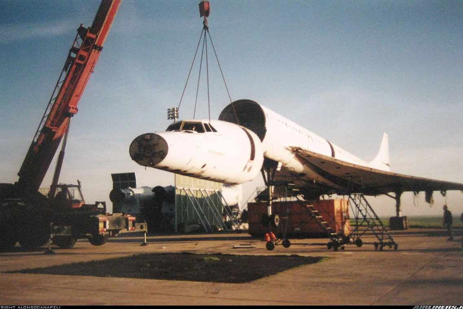 O Concorde F-BVFD é desmantelado na França em 1994: único jato a virar sucata (Reprodução/Alonso Canapeli)