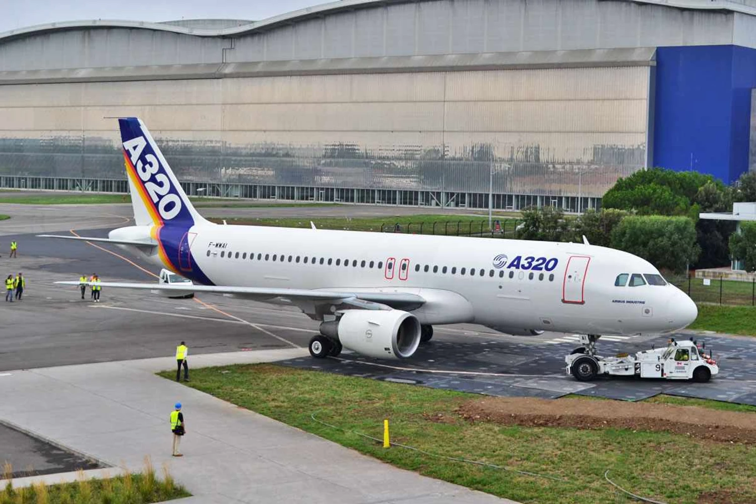 O primeiro A320 a caminho de museu em Toulouse (Sebtls)