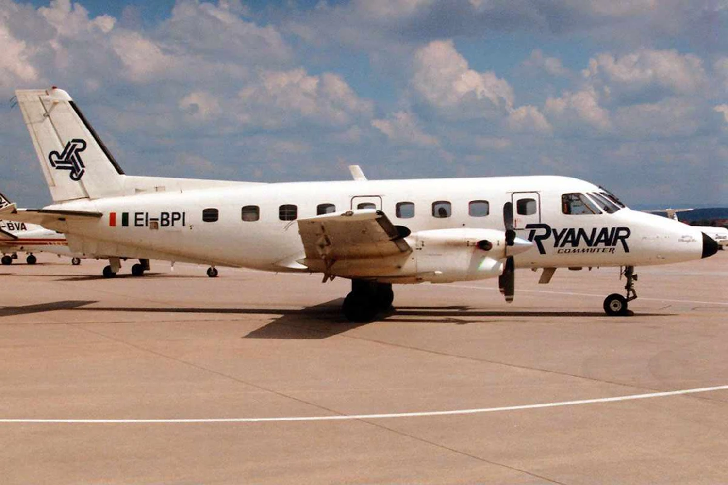 Antes de virar uma low-cost gigante com 270 Boeing 737, a Ryanair voou com o Bandeirante (Torsten Maiwald)