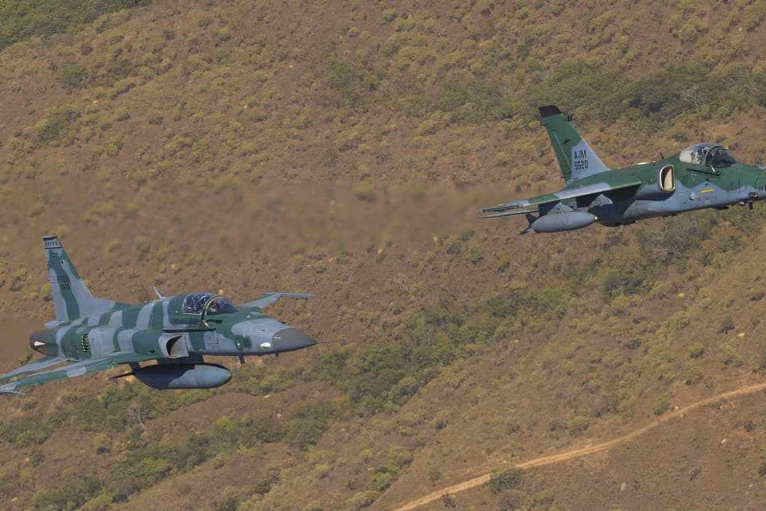 Caças F-5EM e A-1M da FAB