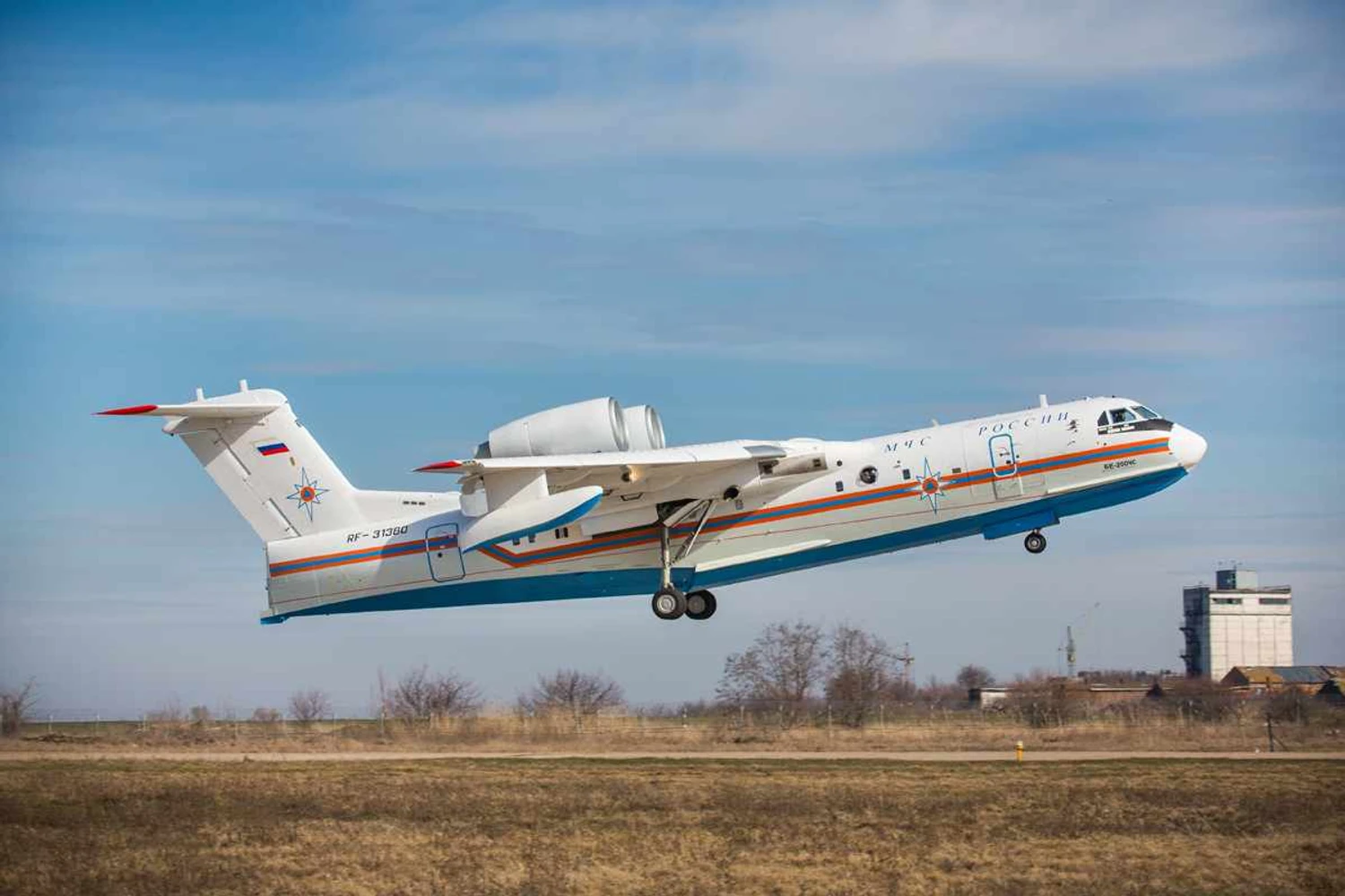 Capaz de voar a 700 km/h, o Be-200 é o avião anfíbio mais rápido da história (UAC)