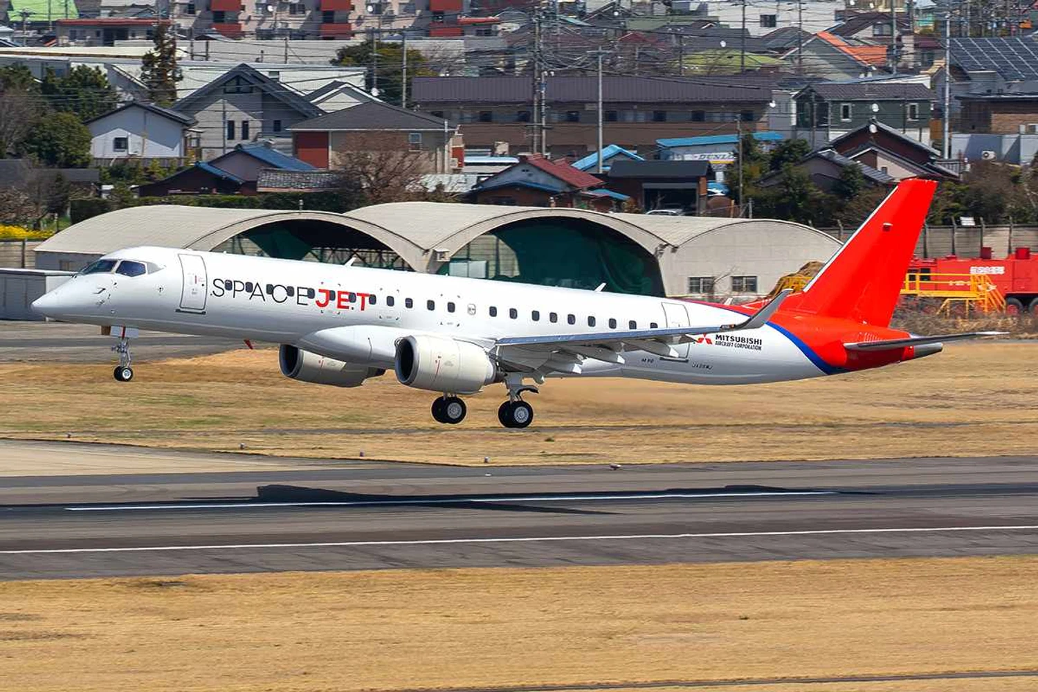 Após fracasso de rival da Embraer, Japão vai bancar outro avião comercial