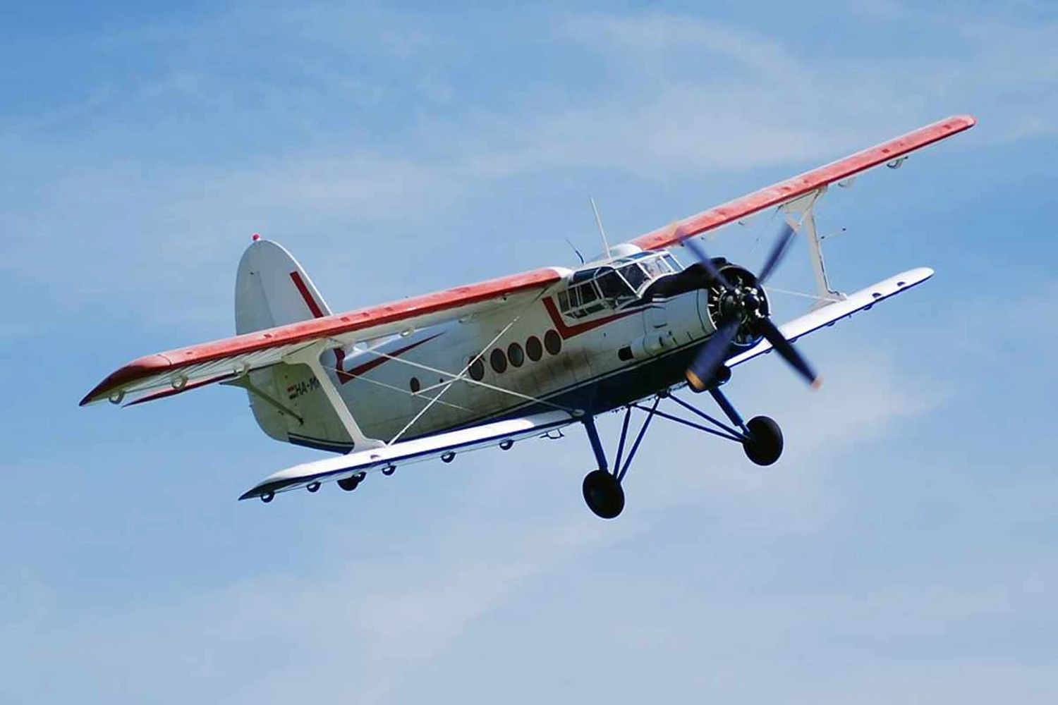 Azerbaijão transforma antigos biplanos An-2 em "drones"