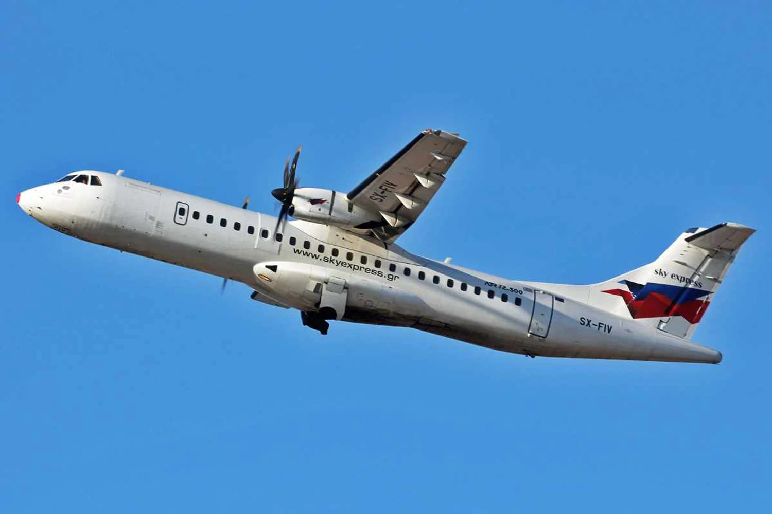 SKY Express' ATR 72 (Eduard Marmet)