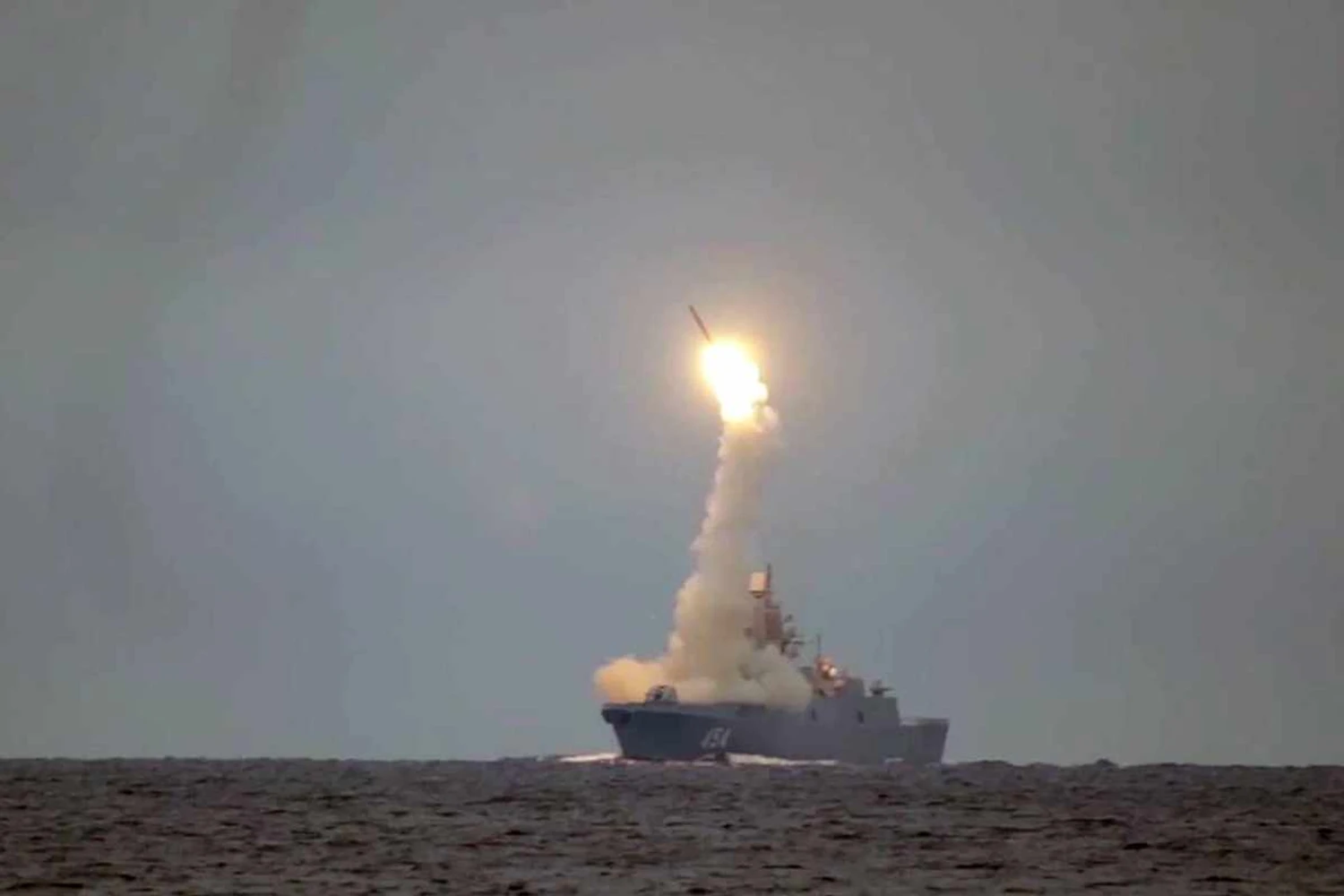 No aniversário de Putin, Rússia testa novo míssil hipersônico