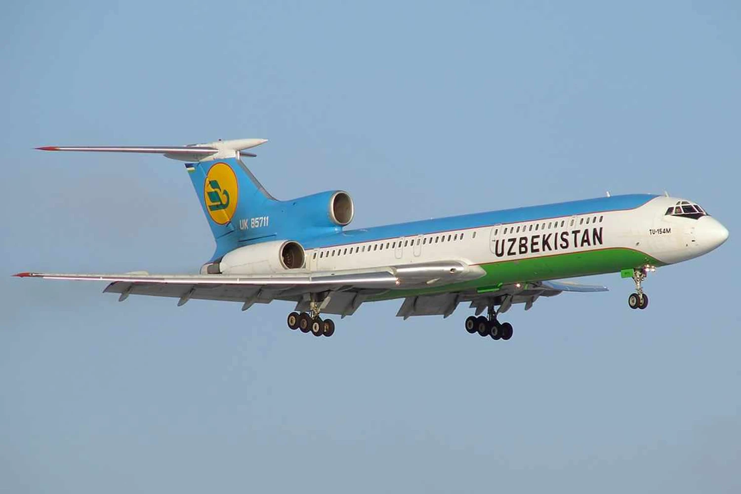 Um Tu-154 com a interessante pintura da Uzbekistan Airways (Anton Bannikov)