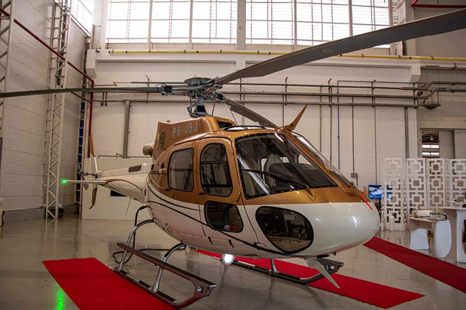 Helibras leva Esquilo “VIP” para o São Paulo Boat Show