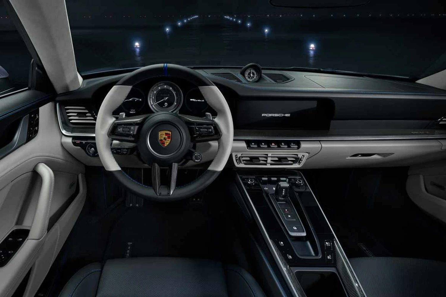 Interior do Porsche 911 Turbo S Duet segue o mesmo padrão de acabamento do Phenom 300E (Embraer)