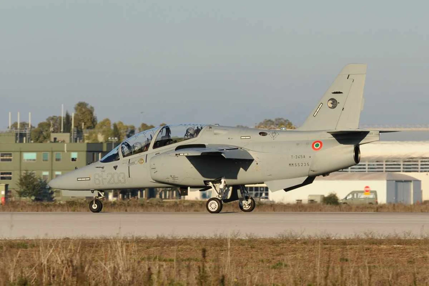 Força Aérea Italiana recebe primeiros jatos de treinamento M-345 da Leonardo