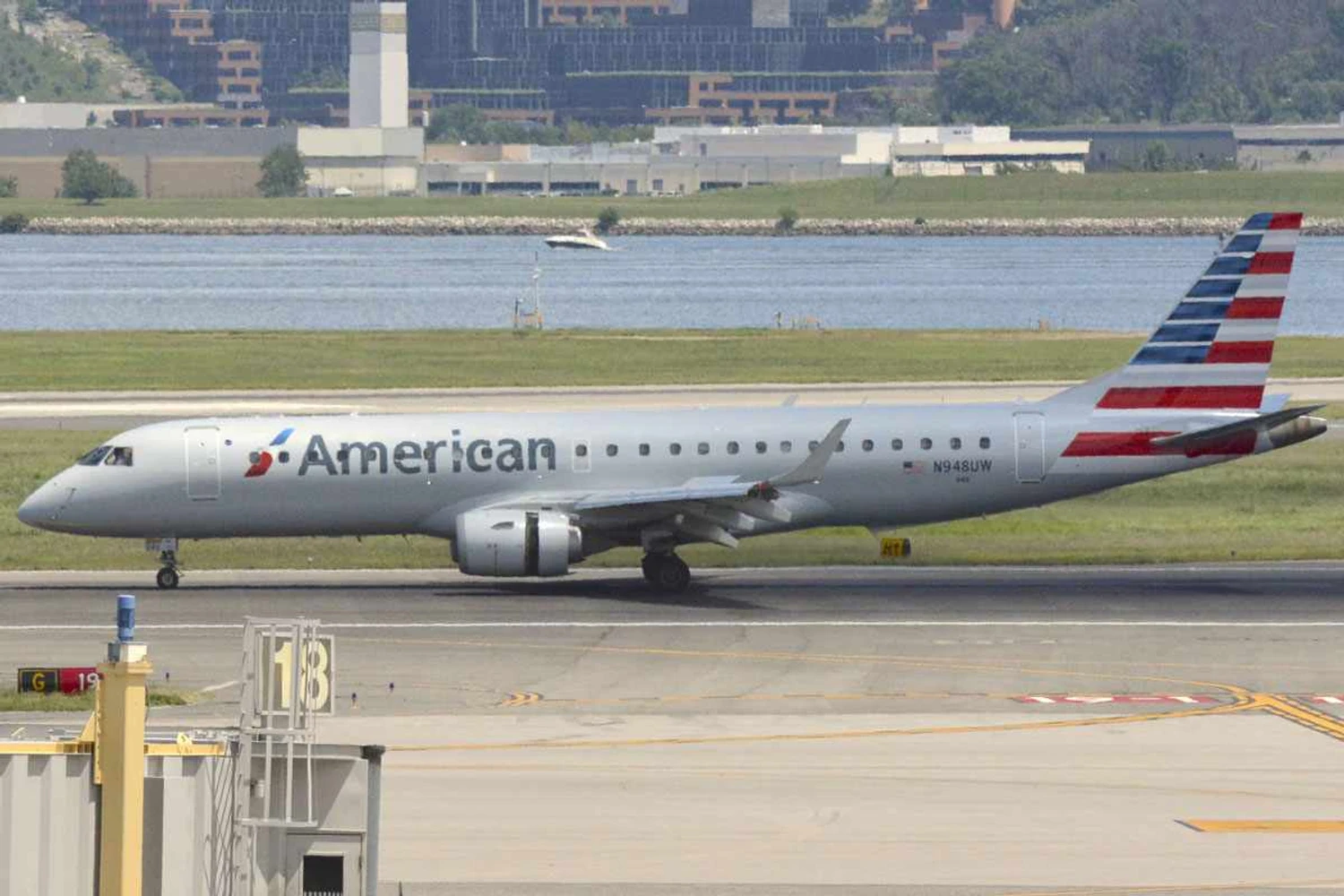 Os E190 da Alliance eram usado pela American Airlines e possuem duas classes (Gwen K.)