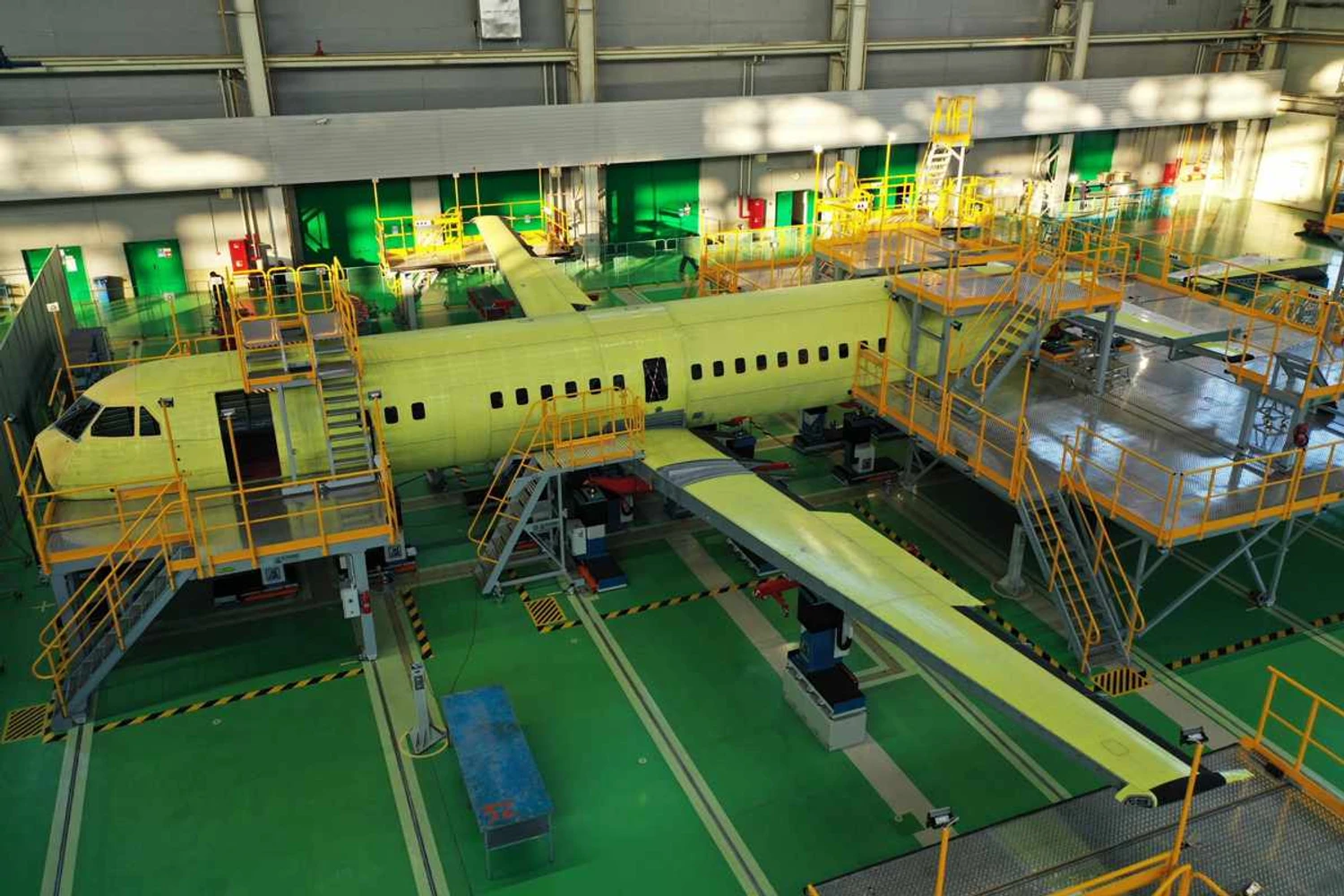 Imagem do segundo protótipo do Il-114-300 em construção na fábrica da Ilyushin em Lukhovitsy (UAC)