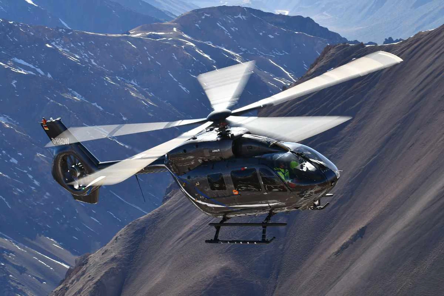 Novo Airbus H145 com rotor de cinco pás (Airbus)