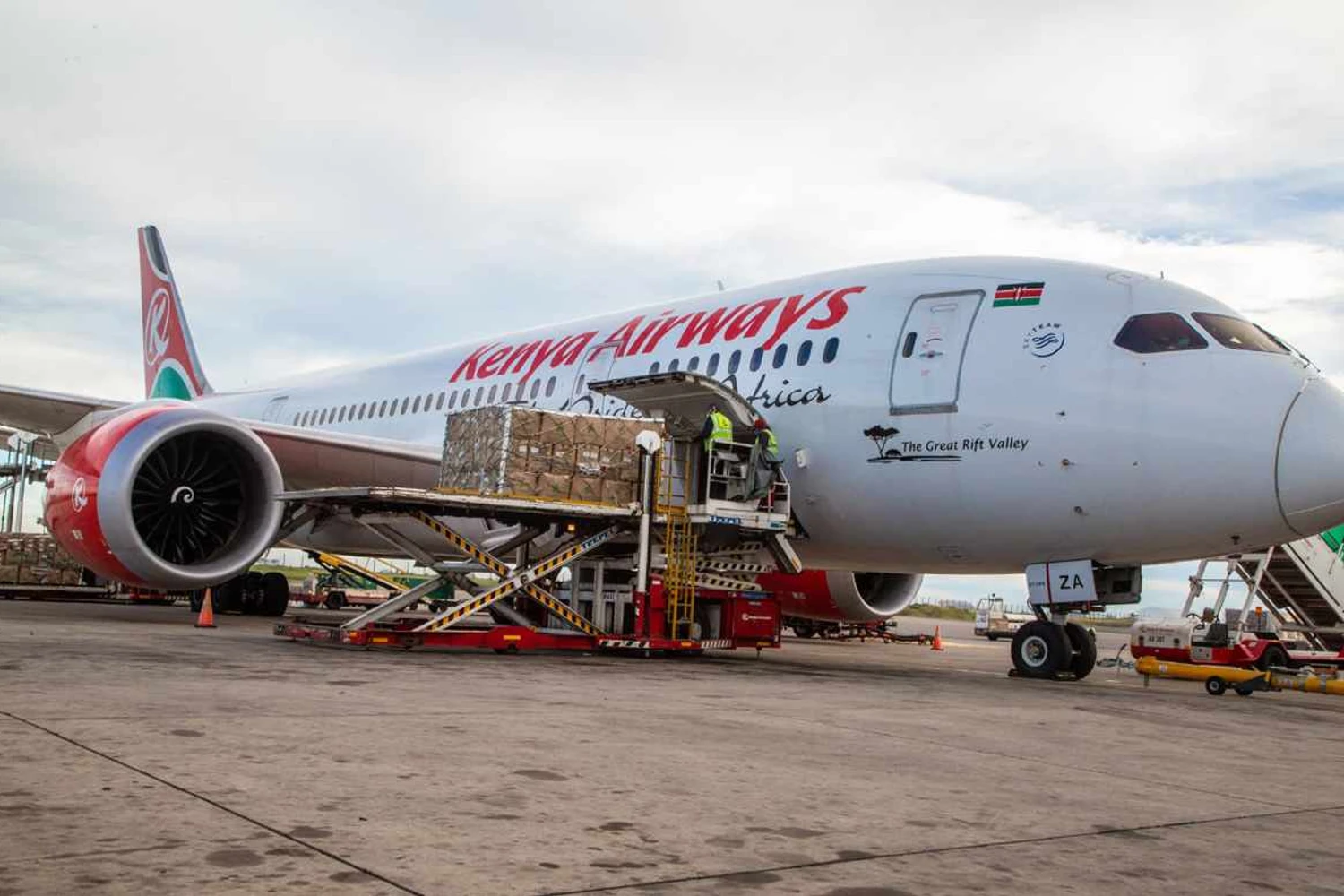 Kenya Airways modifica o primeiro Boeing 787 para transportar cargas