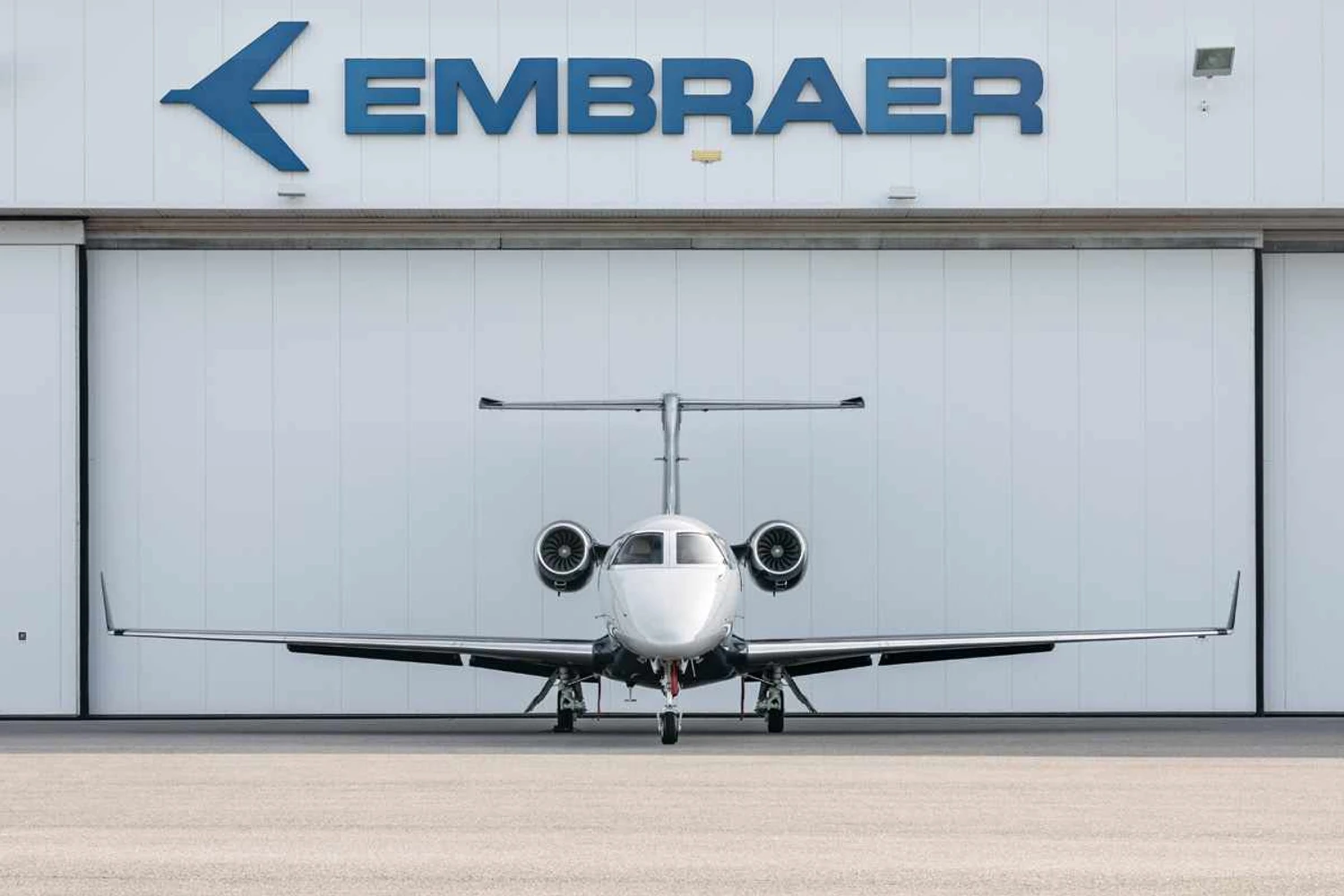 Phenom 300 é o jato leve mais vendido do mundo pelo nono ano consecutivo
