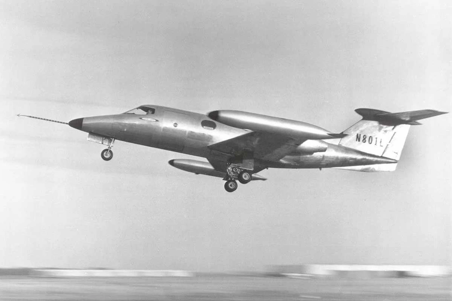 The Learjet 23 in its first flight in October 1963 (Lear Jet Corporation)