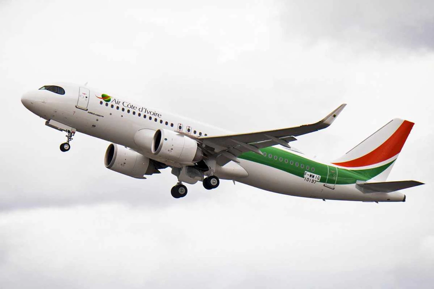 Em fevereiro, a Airbus entregou 32 jatos, entre eles um A320neo para a Air Côte d’Ivoire (Airbus)