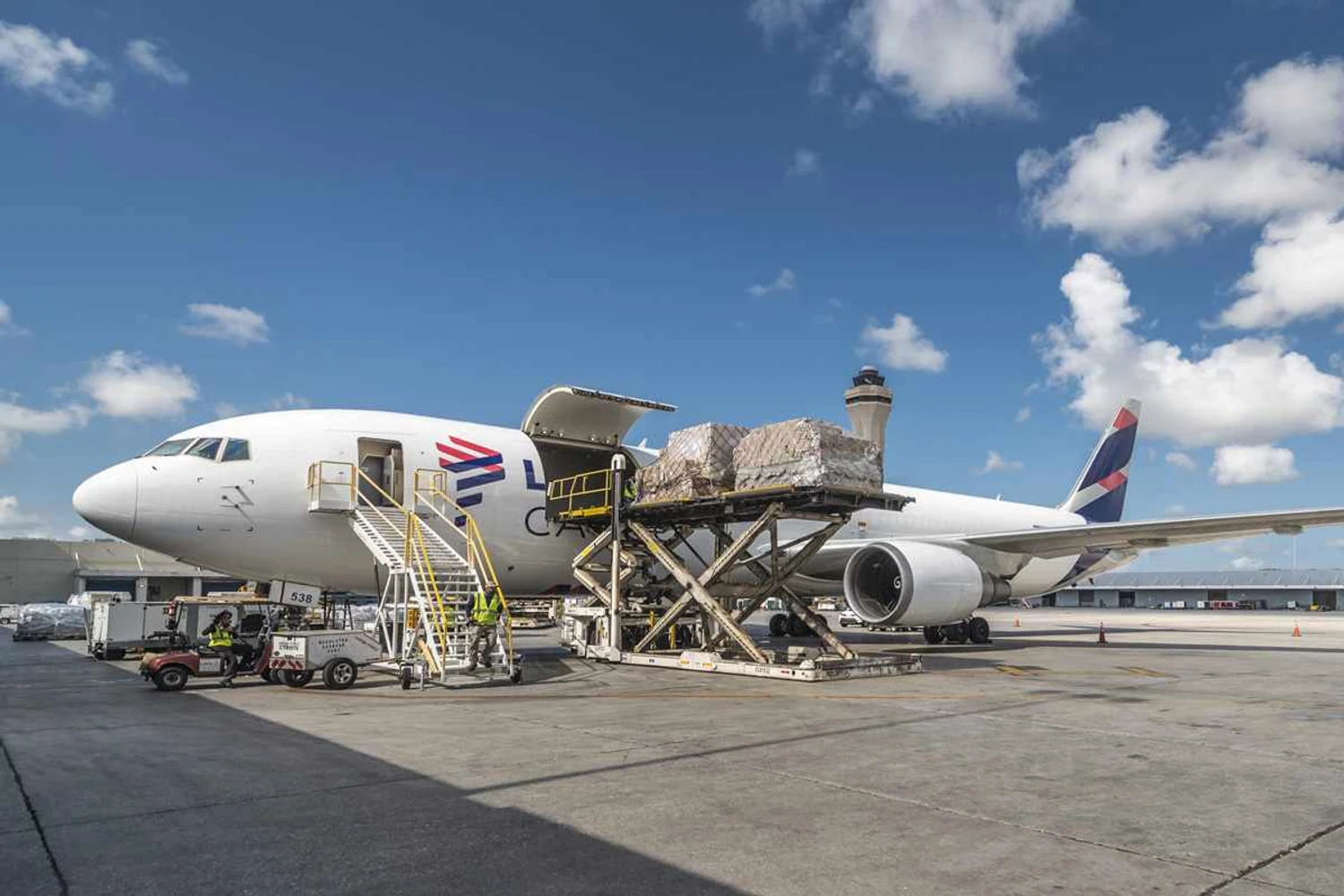 LATAM anuncia conversão de oito Boeing 767 de passageiros em cargueiros