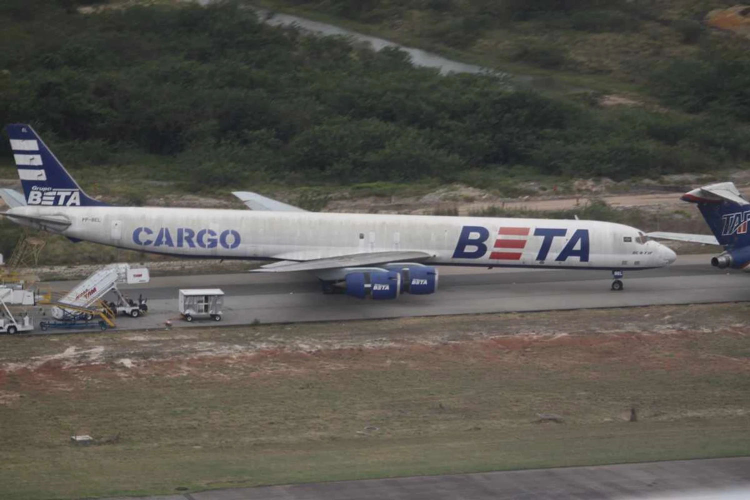 DC-8 abandonado no aeroporto de Guarulhos está à venda por R$ 125 mil