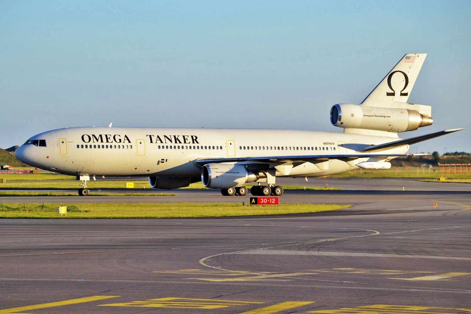 Um dos DC-10 tanque da Omega (Alec Wilson)