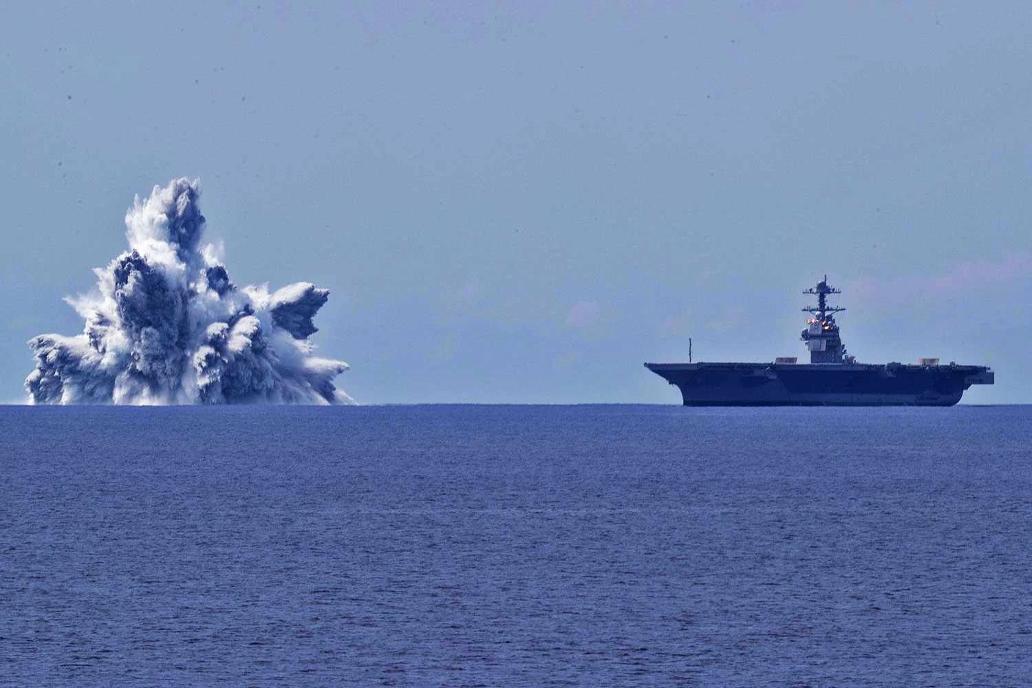O USS Gerald R. Ford (CVN 78) &eacute; exposto a uma explos&atilde;o de 3,9 graus na escala Richter (USN)