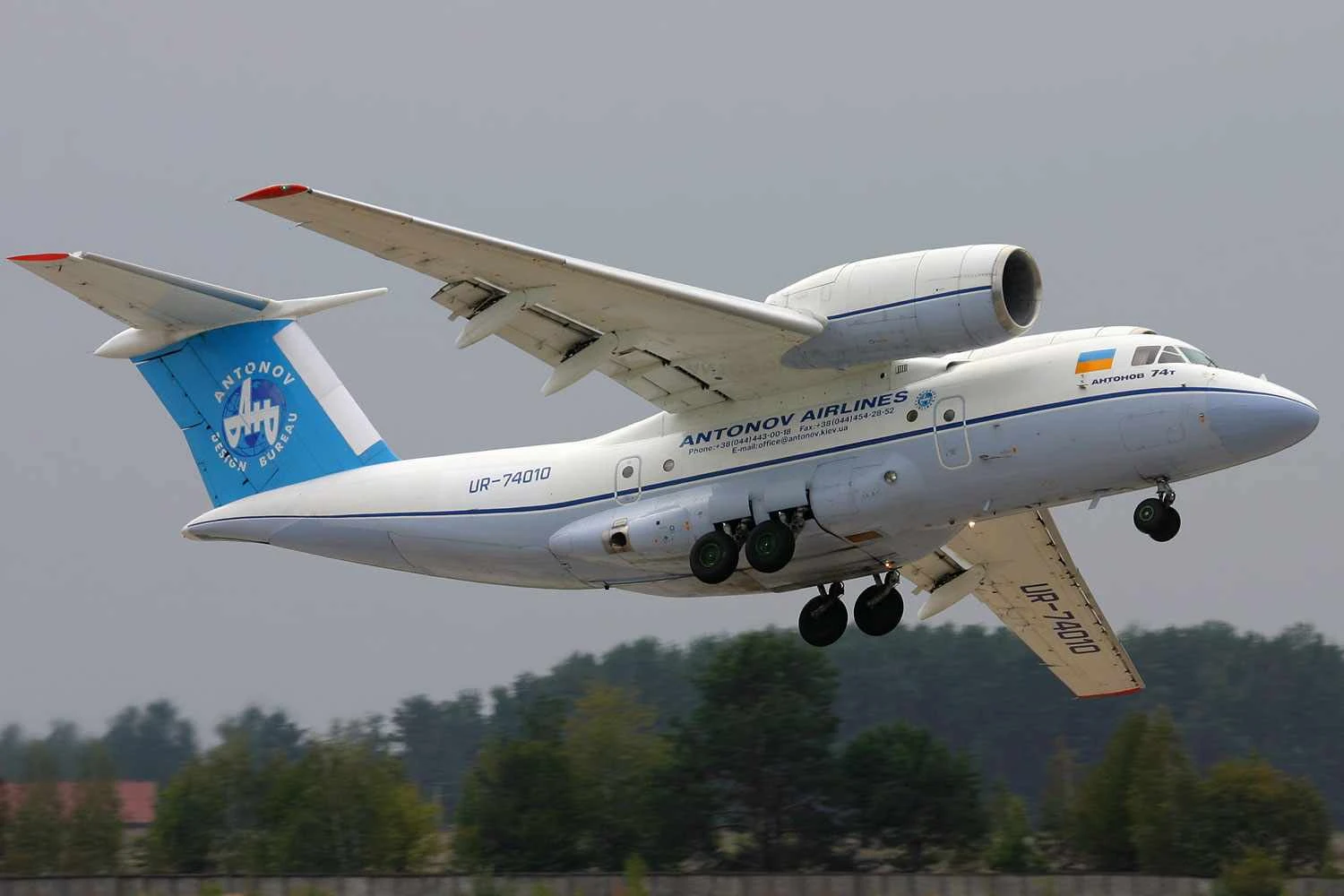 Antonov nega planos de abrir fábrica no Canadá