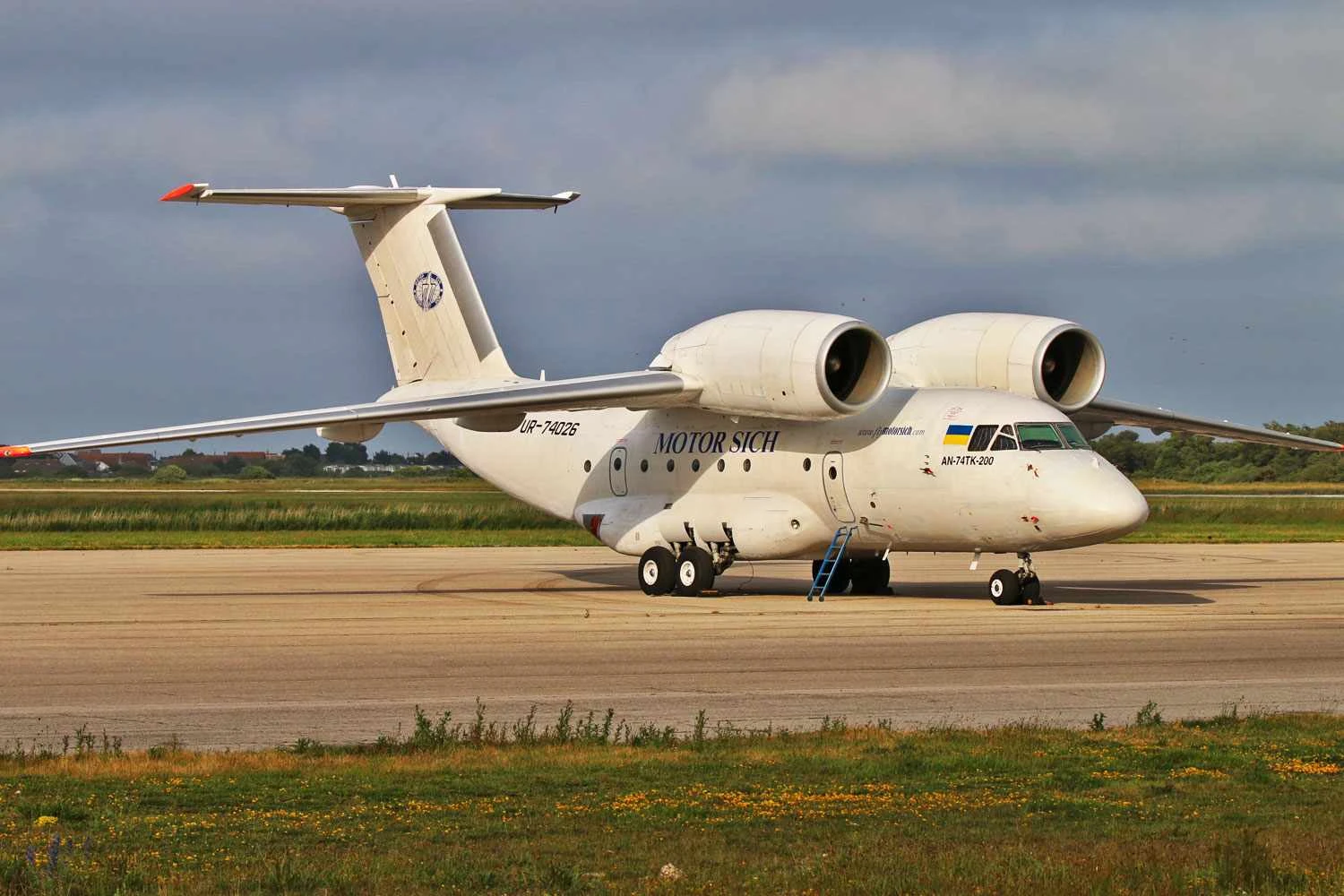 Antonov agora admite parceria com Canadá para produção do jato An-74 modernizado